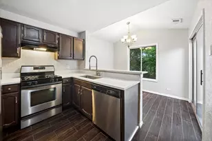 95 Midhurst Ct, Naperville, IL 60565 - Photo 3