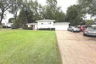 955 Silver Lake Rd, Cary, IL 60013 - Photo 1