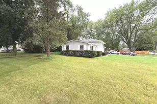 955 Silver Lake Rd, Cary, IL 60013 - Photo 3