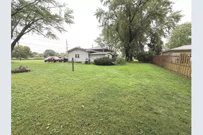 955 Silver Lake Road, Cary, IL 60013 - Photo 5