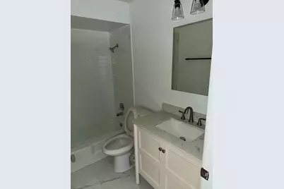 10S472 Echo Lane #8, Willowbrook, IL 60527 - Photo 7