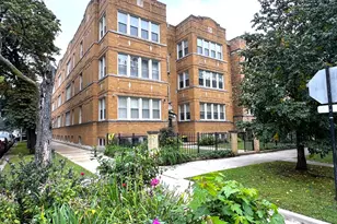 7433 N Hoyne Ave, Chicago, IL 60645 - Photo 1