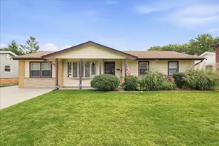 1097 Cypress Ln, Elk Grove Village, IL 60007 - Photo 1