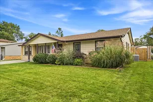 1097 Cypress Ln, Elk Grove Village, IL 60007 - Photo 3