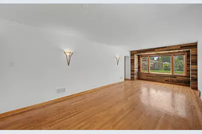 11011 S Avenue L, Chicago, IL 60617 - Photo 9