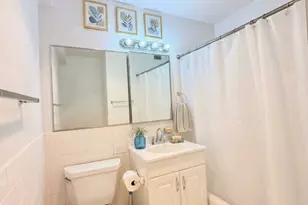 4250 N Marine Dr, Chicago, IL 60613 - Photo 9
