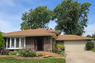 7842 W 101st Pl, Palos Hills, IL 60465 - Photo 3