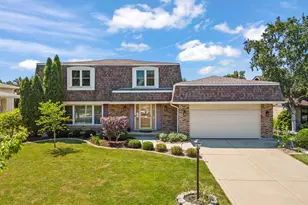 609 Honey Locust Ln, Darien, IL 60561 - Photo 1