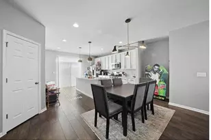 810 Finley Dr, Aurora, IL 60504 - Photo 3