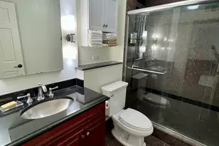 260 E Chestnut St, Chicago, IL 60611 - Photo 25