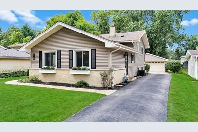 130 S Milton Avenue, Glen Ellyn, IL 60137 - Photo 1