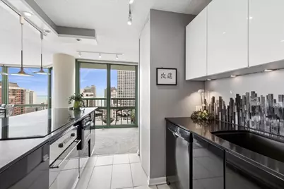 111 W Maple Street #2701, Chicago, IL 60610 - Photo 9