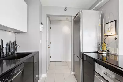 111 W Maple Street #2701, Chicago, IL 60610 - Photo 11