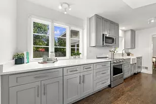 2111 Lincolnwood Dr, Evanston, IL 60201 - Photo 9