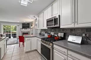 1024 N Earls Ct, Palatine, IL 60067 - Photo 9