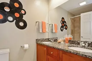 1514 W Thomas St, Chicago, IL 60642 - Photo 9
