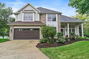 11 Lake Ridge Ct, South Elgin, IL 60177 - Photo 1