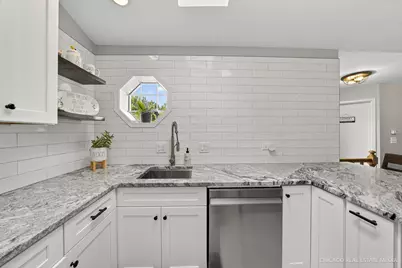 2013 N Coldspring Road, Arlington Heights, IL 60004 - Photo 7