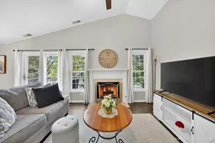 2013 N Coldspring Rd, Arlington Heights, IL 60004 - Photo 3