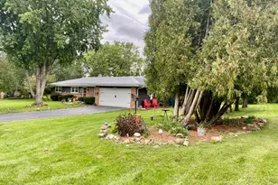 8556 E Valley View Dr, Stillman Valley, IL 61084 - Photo 3