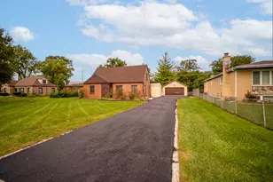 1700 Pratt St, Des Plaines, IL 60018 - Photo 3