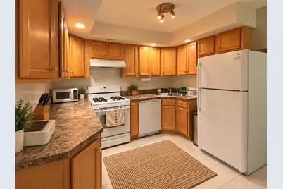 1105 Holiday Lane #14, Des Plaines, IL 60016 - Photo 5