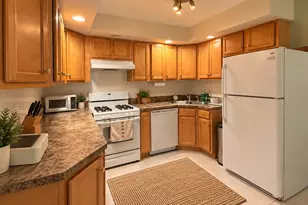 1105 Holiday Ln, Des Plaines, IL 60016 - Photo 5
