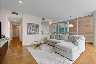 250 E Pearson St, Chicago, IL 60611 - Photo 5