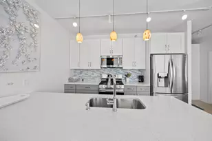 860 W Blackhawk St, Chicago, IL 60642 - Photo 9
