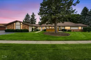 4905 W Oakwood Dr, McHenry, IL 60050 - Photo 1