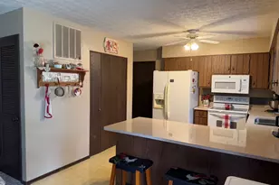 374 Northwood Ln, Salem, IL 62881 - Photo 5