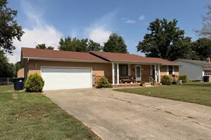 374 Northwood Ln, Salem, IL 62881 - Photo 3