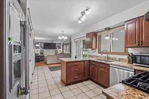 1348 Loch Lomond Dr, Crystal Lake, IL 60014 - Photo 7
