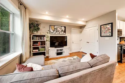 2243 W Ainslie Street #3W, Chicago, IL 60625 - Photo 3