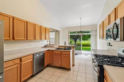 2276 Ashbrook Lane, Grayslake, IL 60030 - Photo 13