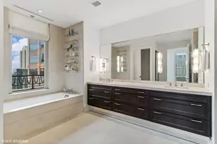 118 E Erie St, Chicago, IL 60611 - Photo 21