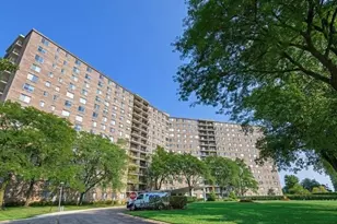 7141 N Kedzie Ave, Chicago, IL 60645 - Photo 1