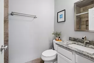 1400 W Byron St, Chicago, IL 60613 - Photo 15