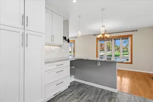 9427 Merrill Ave, Morton Grove, IL 60053 - Photo 7