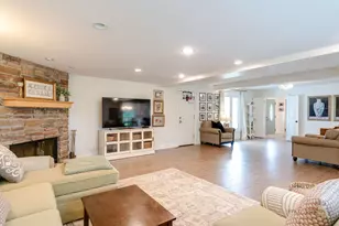 7225 Red Oak Dr, Crystal Lake, IL 60012 - Photo 11