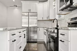 1716 E 83rd Pl, Chicago, IL 60617 - Photo 9