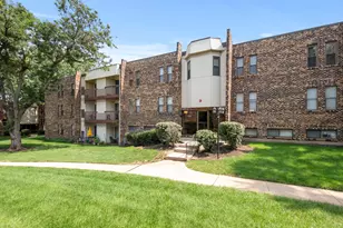 2210 Country Club Dr, Woodridge, IL 60517 - Photo 1