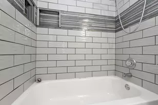 2210 Country Club Dr, Woodridge, IL 60517 - Photo 13