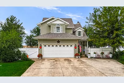 805 S Lawrence Way, Pontiac, IL 61764 - Photo 1