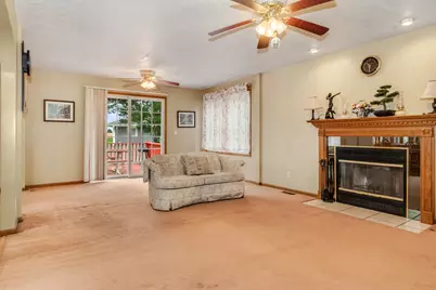 805 S Lawrence Way, Pontiac, IL 61764 - Photo 17