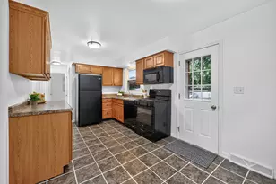1124 Townsend St, Sycamore, IL 60178 - Photo 13