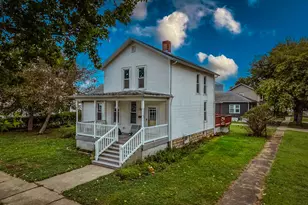 223 N 3rd St, Watseka, IL 60970 - Photo 3