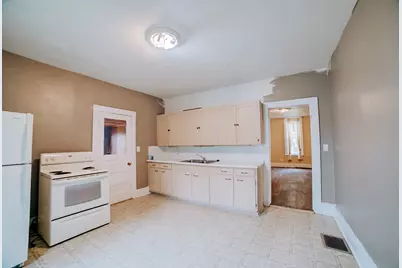 223 N 3rd Street, Watseka, IL 60970 - Photo 15