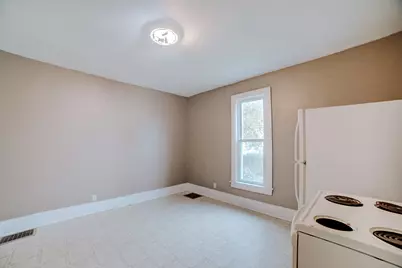 223 N 3rd Street, Watseka, IL 60970 - Photo 17