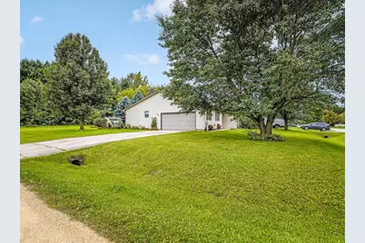 101 Gables Drive SW, Poplar Grove, IL 61065 - Photo 3